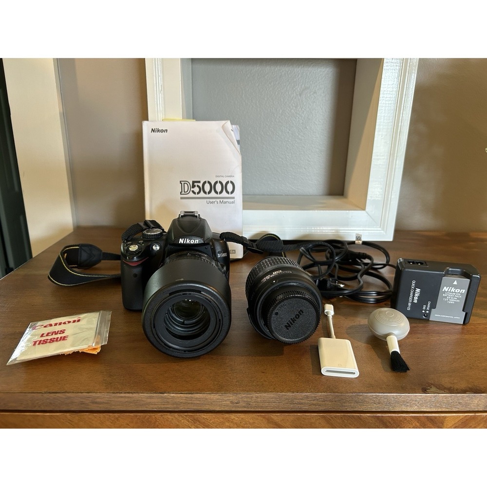 Nikon D5000 Digital SLR 12.3MP Black Kit 18-55mm + 55-200mm, 2.7in LCD with bag
